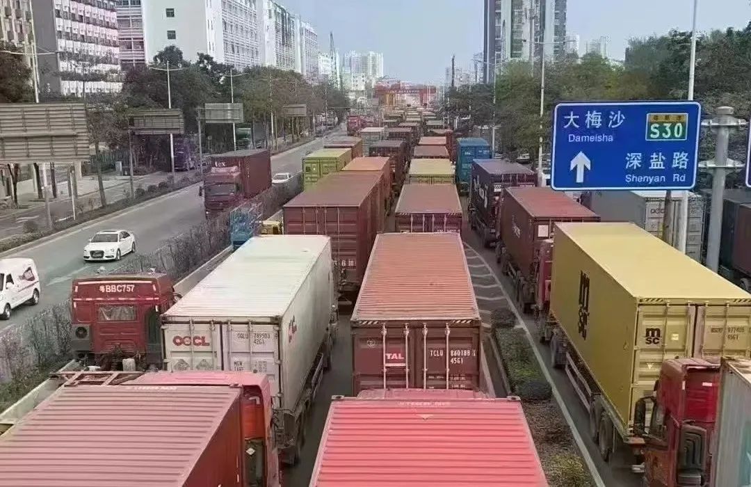 春節(jié)臨近爆艙甩柜、海運(yùn)拖車運(yùn)費(fèi)暴漲_為什么拖車價(jià)格年底總是漲價(jià)?